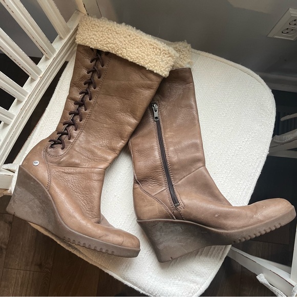UGG 5450 Felicity Brown Leather Boots Sheepskin Cuff Wedge Heel Size 7 Pre-Owned - Picture 7 of 7